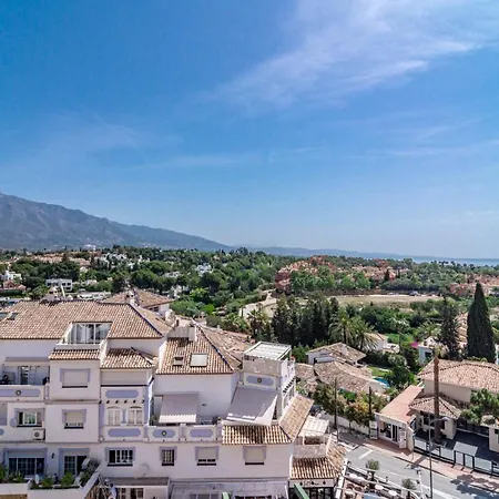 Spacious 2 Bedroom In Puerto Banus With A Private Terrace And Mountain Views Μαρμπέλλα