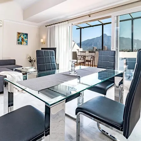 Spacious 2 Bedroom In Puerto Banus With A Private Terrace And Mountain Views Διαμέρισμα *