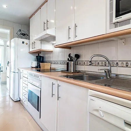 Spacious 2 Bedroom In Puerto Banus With A Private Terrace And Mountain Views Апартаменты
