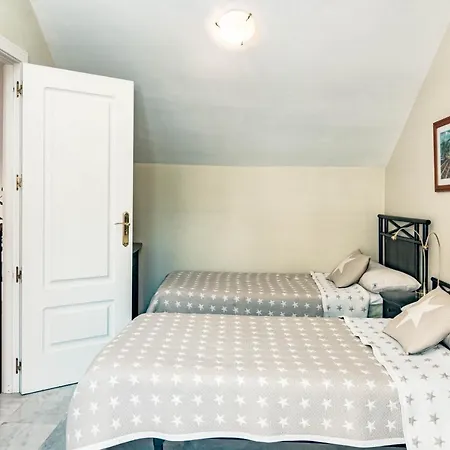 Spacious 2 Bedroom In Puerto Banus With A Private Terrace And Mountain Views * Марбелья