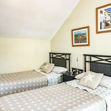 Spacious 2 Bedroom In Puerto Banus With A Private Terrace And Mountain Views Марбелья