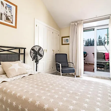 Spacious 2 Bedroom In Puerto Banus With A Private Terrace And Mountain Views Апартаменты