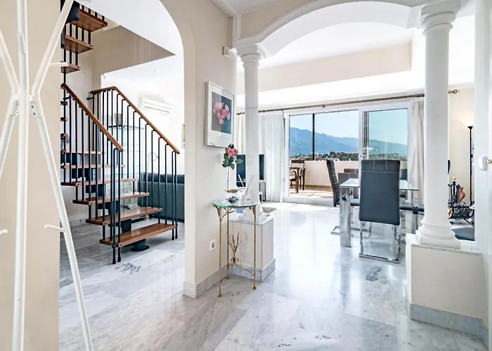 Lejlighed Spacious 2 Bedroom In Puerto Banus With A Private Terrace And Mountain Views *
