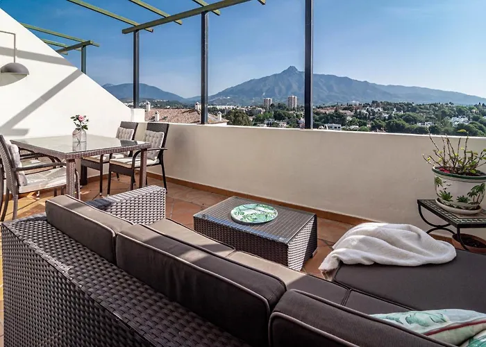 Lejlighed Spacious 2 Bedroom In Puerto Banus With A Private Terrace And Mountain Views Marbella